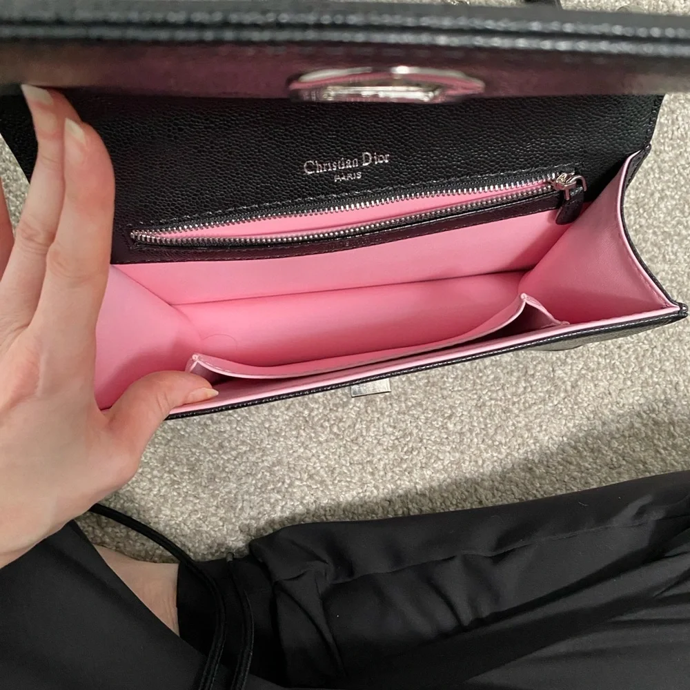 25cm 2.55 c d lady black genuine leather embossed chain handbag - Picture 10 of 10